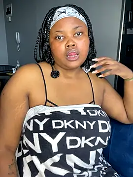 Snapshot of Curveysinaa chatting on 18, 12, 2025 Curveysinaa online show from 18, 12, 2025