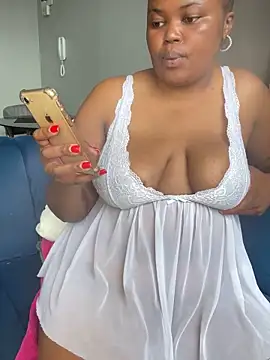 Snapshot of Curveysinaa chatting on 18, 1, 2026 Curveysinaa online show from 18, 1, 2026