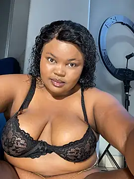 Snapshot of Curveysinaa chatting on 18, 2, 2026 Curveysinaa online show from 18, 2, 2026