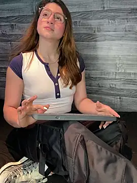 Snapshot of kamel-ayesha chatting on 6, 1, 2025 kamel-ayesha online show from 6, 1, 2025