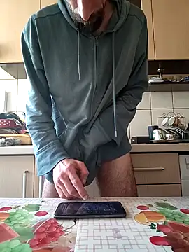 Snapshot of vulpe8400 chatting on 4, 1, 2025 vulpe8400 online show from 4, 1, 2025