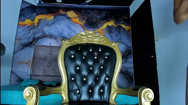 LuciaMoretti  online show from 3, 10, 2025