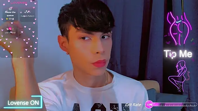 Snapshot of femboykeene chatting on 15, 1, 2025 femboykeene online show from 15, 1, 2025