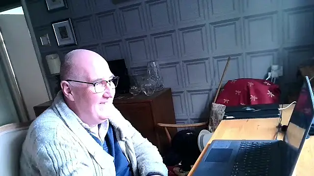 Adamdaddybear online show from 6, 3, 2025