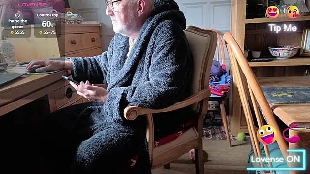 Adamdaddybear online show from 24, 9, 2025