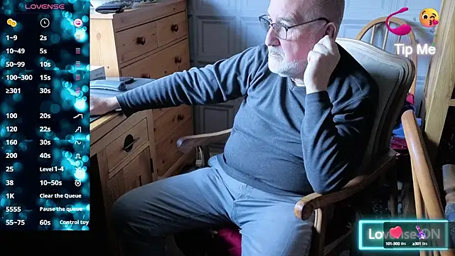 Adamdaddybear online show from 28, 9, 2025