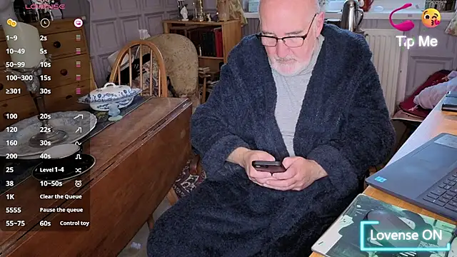 Adamdaddybear online show from 29, 10, 2025