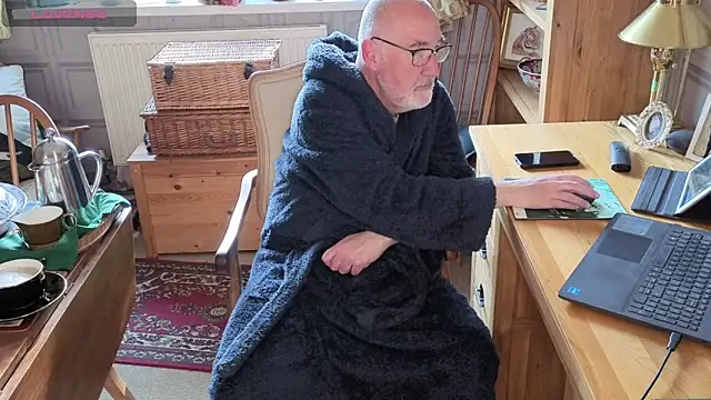 Adamdaddybear online show from 29, 4, 2026