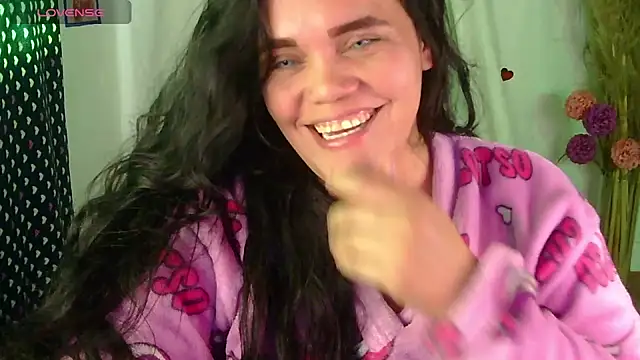 Snapshot of blue_angel33 chatting on 28, 5, 2026 blue angel33 online show from 28, 5, 2026