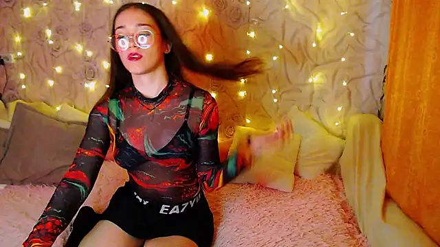 Snapshot of fluffy_kitty_ chatting on 21, 9, 2025 fluffy kitty  online show from 21, 9, 2025