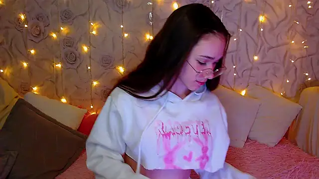 Snapshot of fluffy_kitty_ chatting on 17, 10, 2025 fluffy kitty  online show from 17, 10, 2025