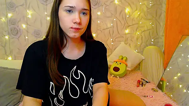 Snapshot of fluffy_kitty_ chatting on 30, 10, 2025 fluffy kitty  online show from 30, 10, 2025