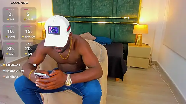 Latrellx7 online show from 5, 2, 2025