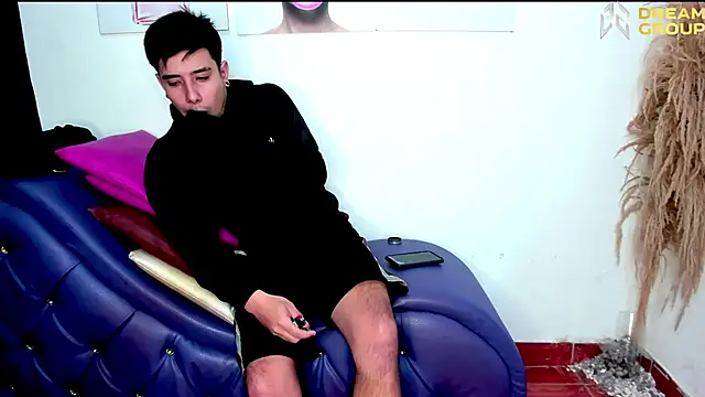 Yourslust  online show from 23, 9, 2025