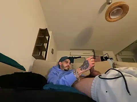 Rebeu313 online show from 21, 2, 2025