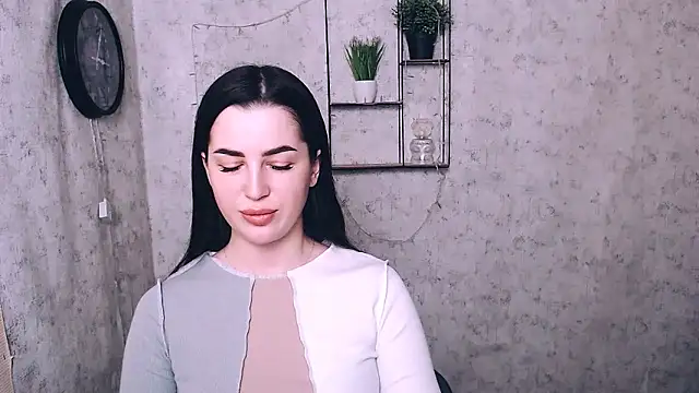 DivaKaily  online show from 8, 12, 2024