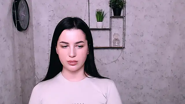 DivaKaily  online show from 17, 1, 2025