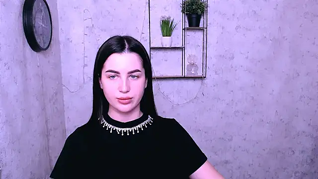 DivaKaily  online show from 1, 2, 2025