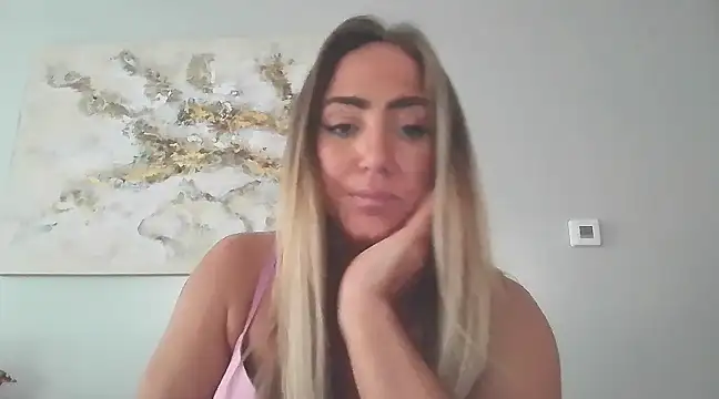 Snapshot of sunshinekisses chatting on 6, 3, 2025 sunshinekisses online show from 6, 3, 2025