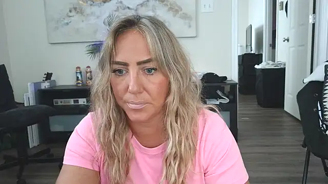 Snapshot of sunshinekisses chatting on 21, 9, 2025 sunshinekisses online show from 21, 9, 2025