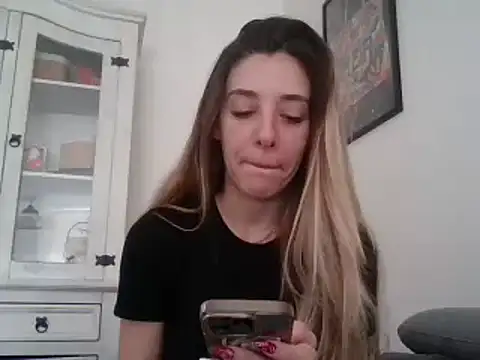 Snapshot of MissBella131 chatting on 19, 12, 2024 MissBella131 online show from 19, 12, 2024