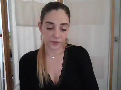 Snapshot of MissBella131 chatting on 20, 12, 2024 MissBella131 online show from 20, 12, 2024