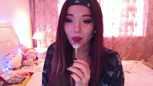 lilianbee online show from 8, 7, 2026