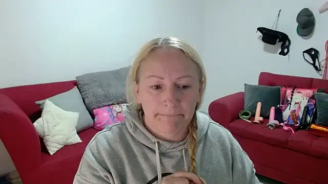 emperabigbootybigass online show from 2, 2, 2026