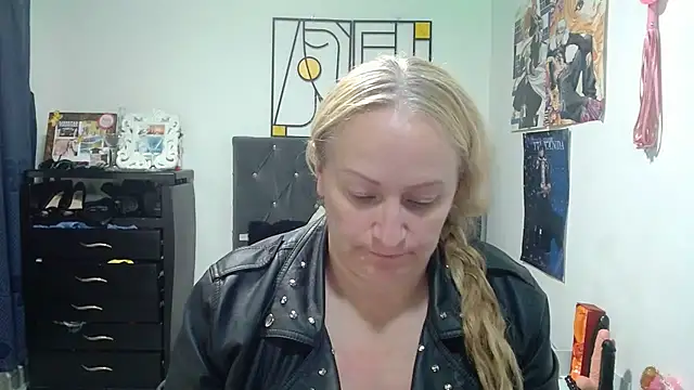 emperabigbootybigass online show from 28, 4, 2026