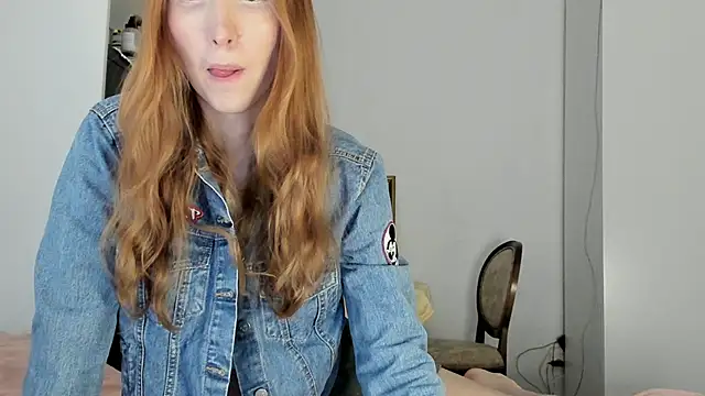 Snapshot of LisaIcon chatting on 2, 10, 2025 LisaIcon online show from 2, 10, 2025