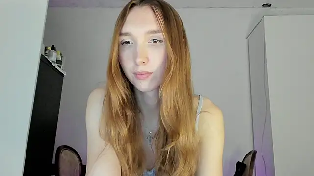 Snapshot of LisaIcon chatting on 4, 10, 2025 LisaIcon online show from 4, 10, 2025