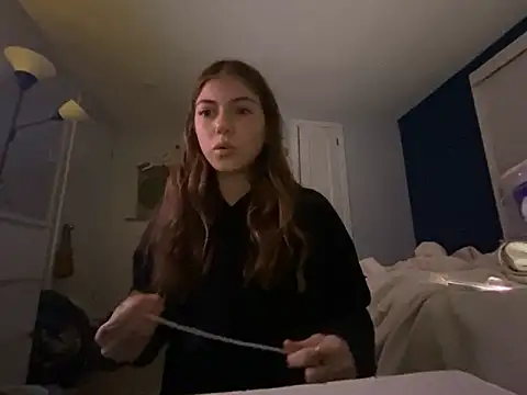 Snapshot of emilycoco chatting on 13, 12, 2024 emilycoco online show from 13, 12, 2024