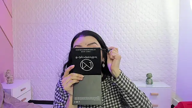 Violetaa diazz online show from 10, 11, 2025