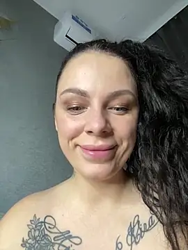 Lola Hale online show from 19, 12, 2025