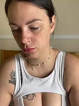 Lola Hale online show from 21, 6, 2026