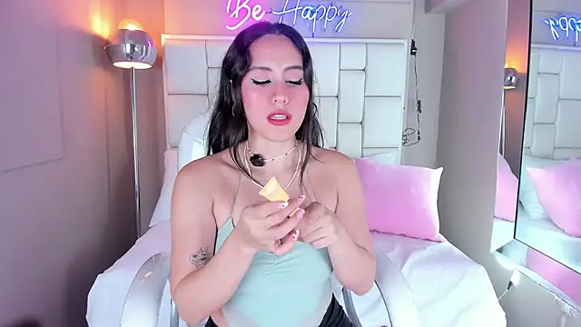 Snapshot of VioletthaRous chatting on 18, 10, 2025 VioletthaRous online show from 18, 10, 2025