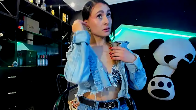 Coral Gibson online show from 7, 3, 2025