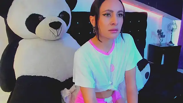 Coral Gibson online show from 15, 3, 2025