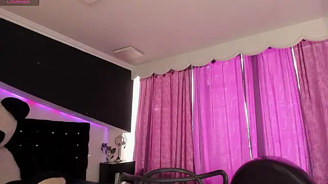 Coral Gibson online show from 7, 2, 2026