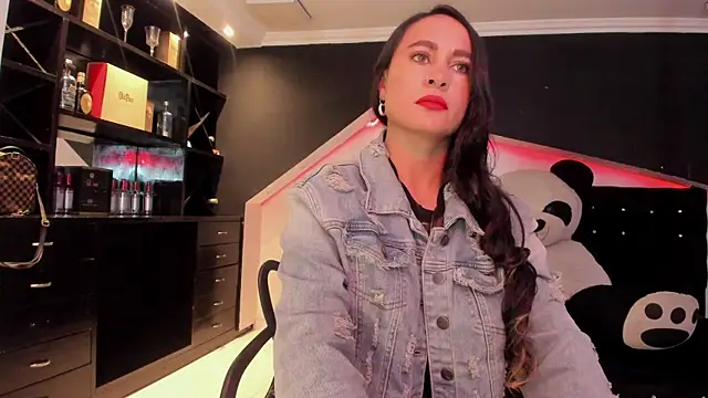 Coral Gibson online show from 9, 7, 2026
