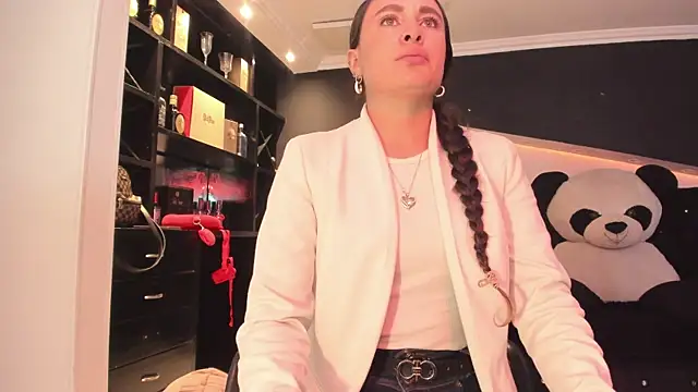 Coral Gibson online show from 17, 7, 2026