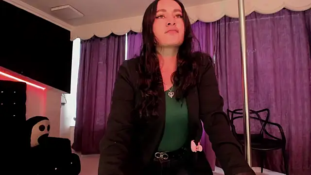Coral Gibson online show from 31, 7, 2026