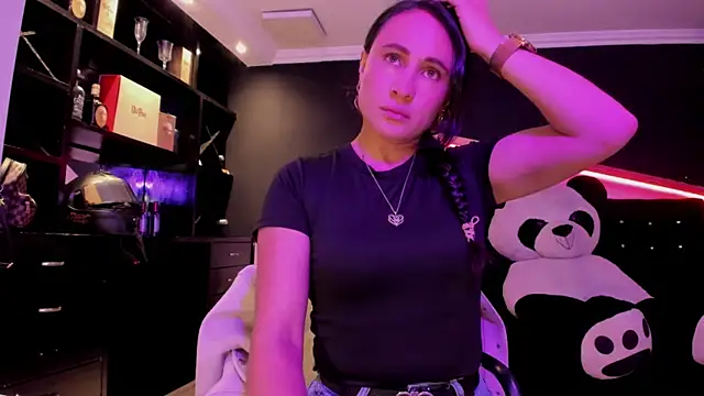Coral Gibson online show from 4, 8, 2026