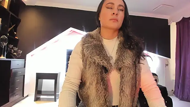 Coral Gibson online show from 8, 8, 2026