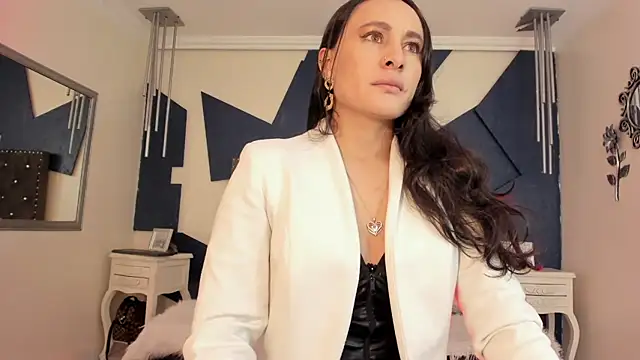 Coral Gibson online show from 9, 8, 2026