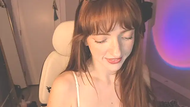 Snapshot of foxxyyyred chatting on 6, 3, 2026 foxxyyyred online show from 6, 3, 2026