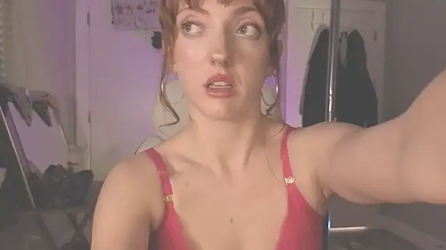 Snapshot of foxxyyyred chatting on 23, 3, 2026 foxxyyyred online show from 23, 3, 2026