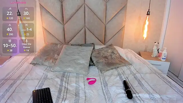 Mollymoon1 online show from 9, 2, 2025