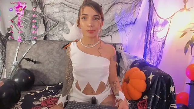 Mollymoon1 online show from 31, 10, 2025