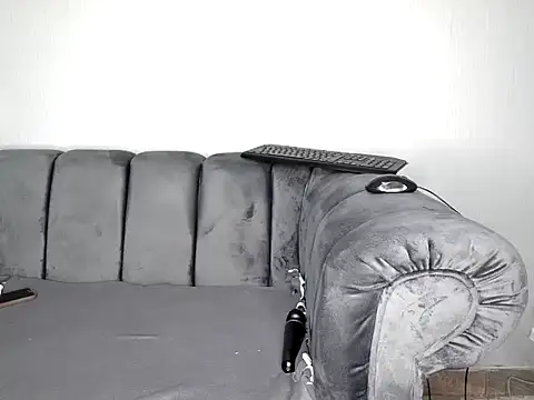 Pearl 00 online show from 6, 11, 2025